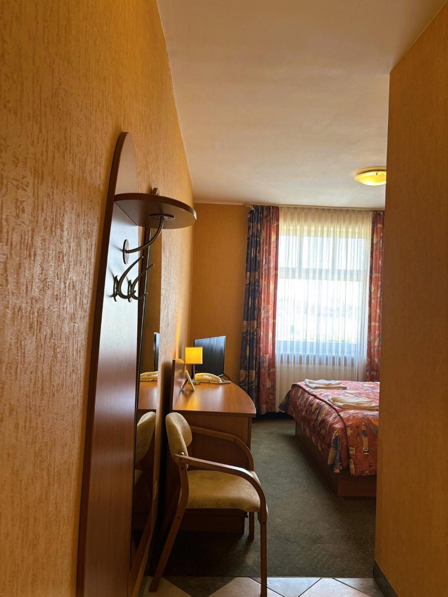 Motel Petro Torzym Exterior photo